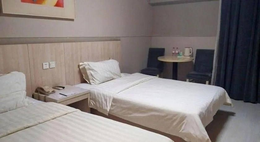 Bed in Jinjiang Inn Zhengzhou Railway Station Erqi Square Metro Station
