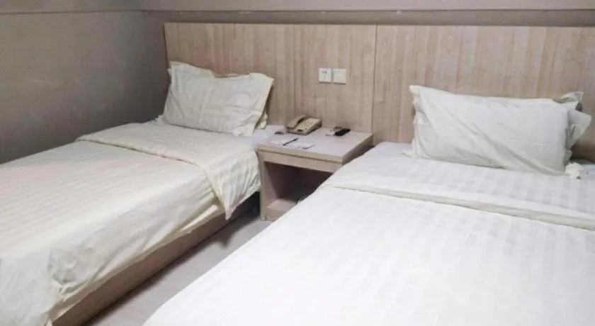 Bed in Jinjiang Inn Zhengzhou Railway Station Erqi Square Metro Station