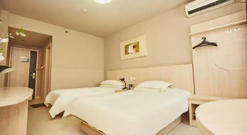 Bed in Jinjiang Inn Zhengzhou Railway Station Erqi Square Metro Station Bed in Jinjiang Inn Zhengzhou Railway Station Erqi Square Metro Station