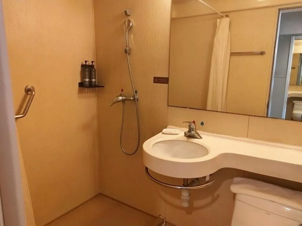 Jinjiang Inn Zhengzhou Railway Station Erqi Square Metro Station