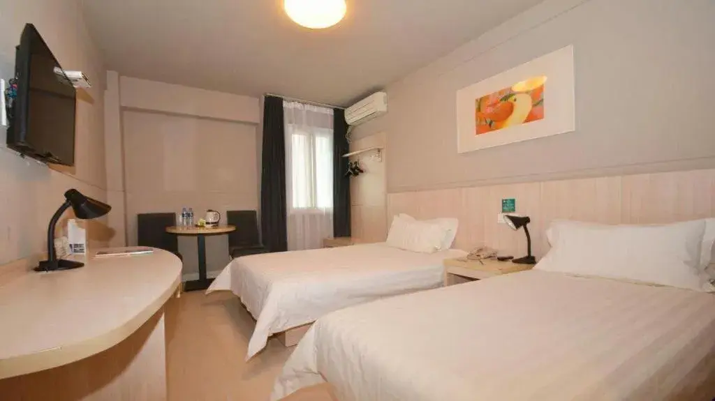 Bed in Jinjiang Inn Zhengzhou Railway Station Erqi Square Metro Station Bed in Jinjiang Inn Zhengzhou Railway Station Erqi Square Metro Station