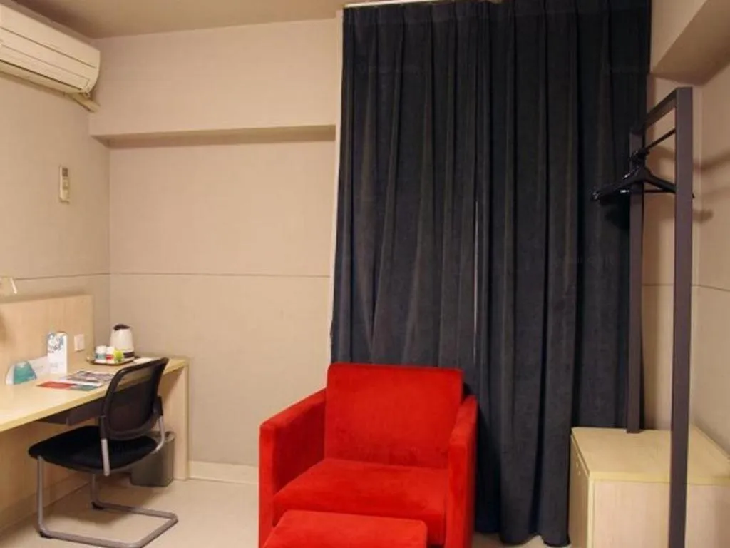 Jinjiang Inn Zhengzhou Railway Station Erqi Square Metro Station