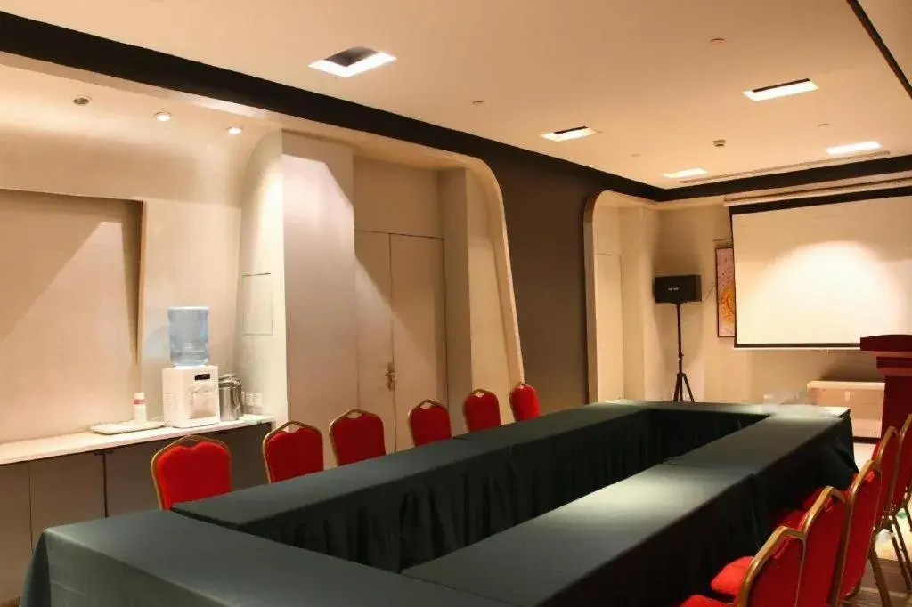 Jinjiang Inn Zhengzhou Railway Station Erqi Square Metro Station Jinjiang Inn Zhengzhou Railway Station Erqi Square Metro Station