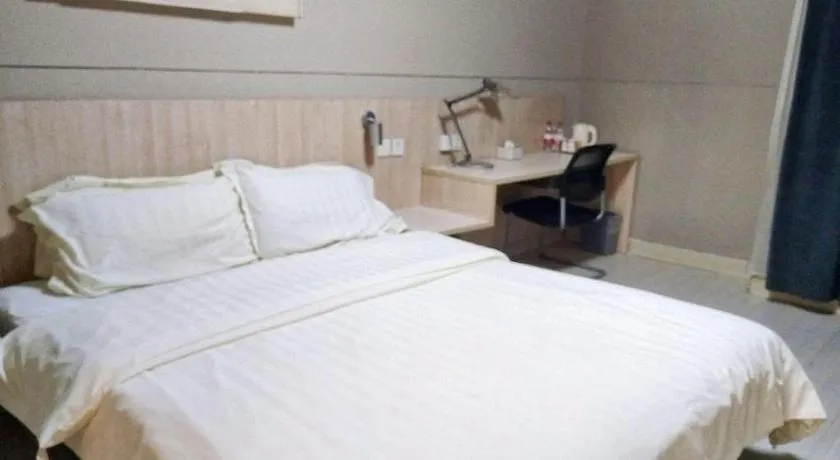 Bed in Jinjiang Inn Zhengzhou Railway Station Erqi Square Metro Station