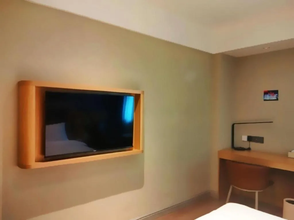 Bed in Jinjiang Inn Zhengzhou Railway Station Erqi Square Metro Station