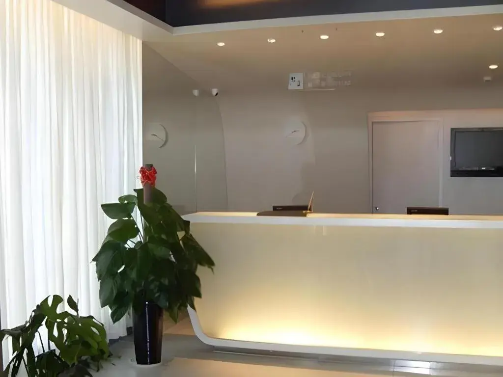 Jinjiang Inn Zhengzhou Railway Station Erqi Square Metro Station Jinjiang Inn Zhengzhou Railway Station Erqi Square Metro Station