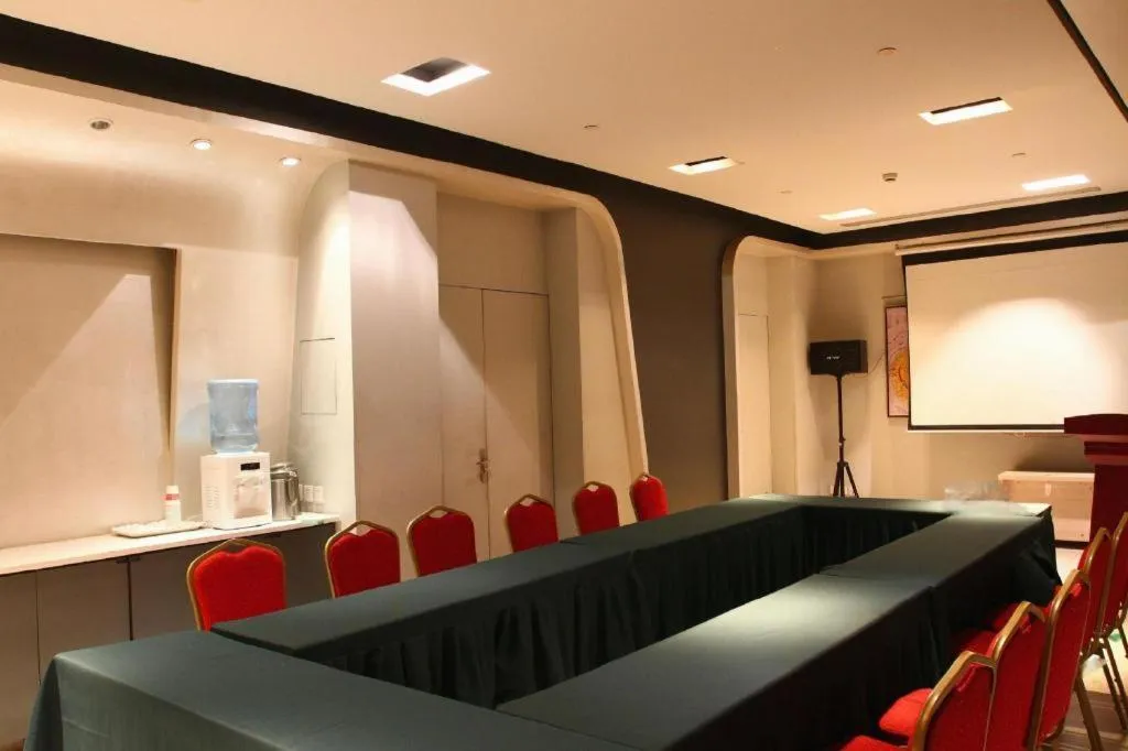 Jinjiang Inn Zhengzhou Railway Station Erqi Square Metro Station