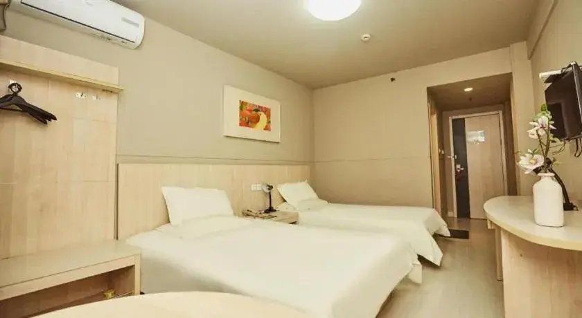 Bed in Jinjiang Inn Zhengzhou Railway Station Erqi Square Metro Station Bed in Jinjiang Inn Zhengzhou Railway Station Erqi Square Metro Station