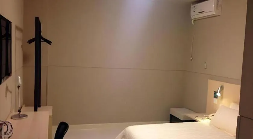 Bed in Jinjiang Inn Ningbo Airport Outlets Plaza