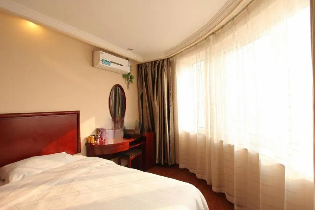 Bed in GreenTree Inn Huaian Lianshui Jindi International Garden Business Hotel