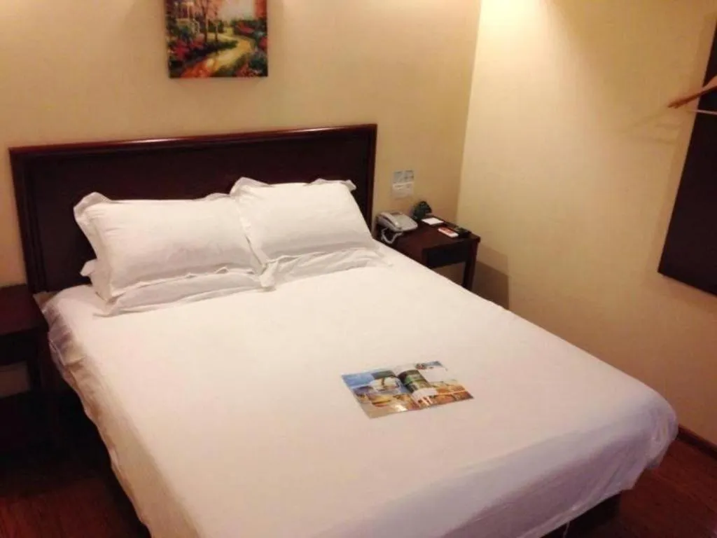 Bed in GreenTree Inn Huaian Lianshui Jindi International Garden Business Hotel
