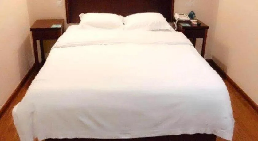 Bed in GreenTree Inn Huaian Lianshui Jindi International Garden Business Hotel
