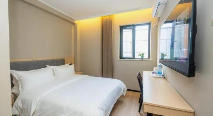 Bed in GreenTree Inn Shanghai South Railway Station Xujiahui Stadium Subway Station Shell Hotel