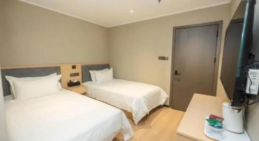 Bed in GreenTree Inn Shanghai South Railway Station Xujiahui Stadium Subway Station Shell Hotel