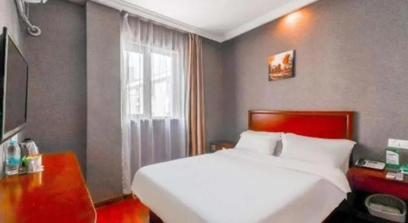 Bed in GreenTree Inn Shanghai South Railway Station Xujiahui Stadium Subway Station Shell Hotel