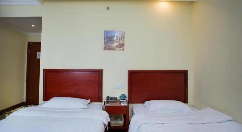 Bed in GreenTree Inn Shanghai South Railway Station Xujiahui Stadium Subway Station Shell Hotel