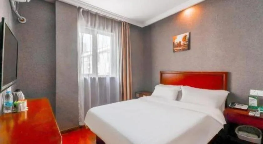 Bed in GreenTree Inn Shanghai South Railway Station Xujiahui Stadium Subway Station Shell Hotel