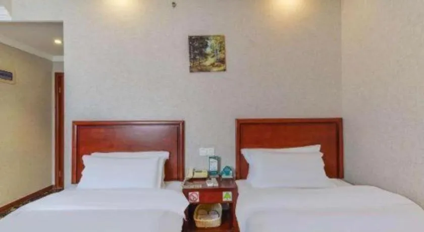 Bed in GreenTree Inn Shanghai South Railway Station Xujiahui Stadium Subway Station Shell Hotel