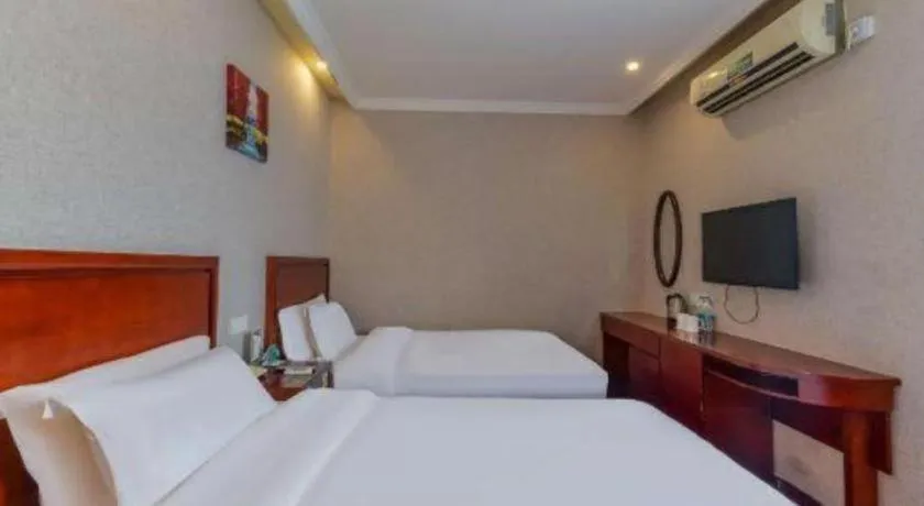 Bed in GreenTree Inn Shanghai South Railway Station Xujiahui Stadium Subway Station Shell Hotel