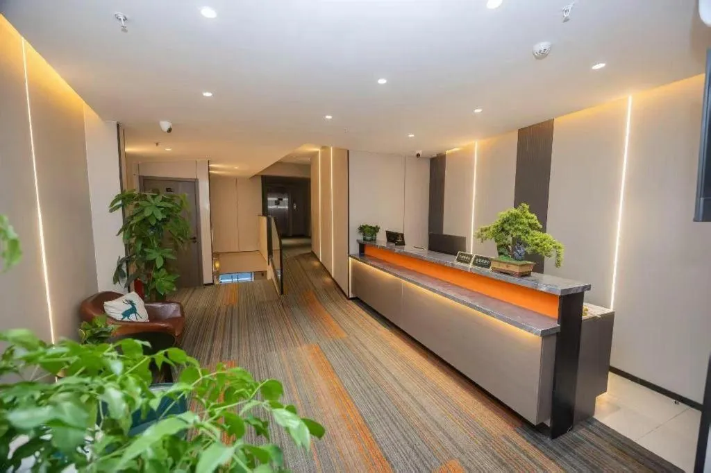 GreenTree Inn Shanghai South Railway Station Xujiahui Stadium Subway Station Shell Hotel