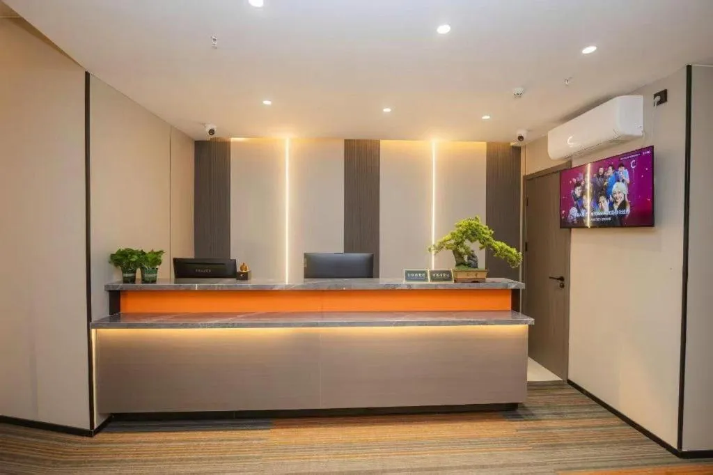 GreenTree Inn Shanghai South Railway Station Xujiahui Stadium Subway Station Shell Hotel