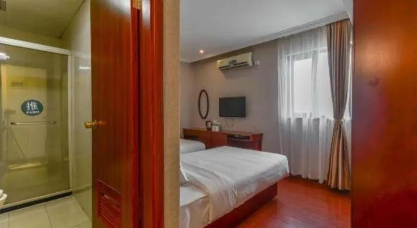 Bed in GreenTree Inn Shanghai South Railway Station Xujiahui Stadium Subway Station Shell Hotel