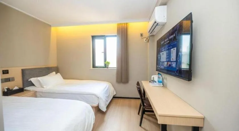 Bed in GreenTree Inn Shanghai South Railway Station Xujiahui Stadium Subway Station Shell Hotel