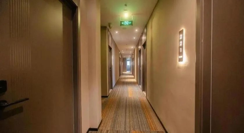 GreenTree Inn Shanghai South Railway Station Xujiahui Stadium Subway Station Shell Hotel