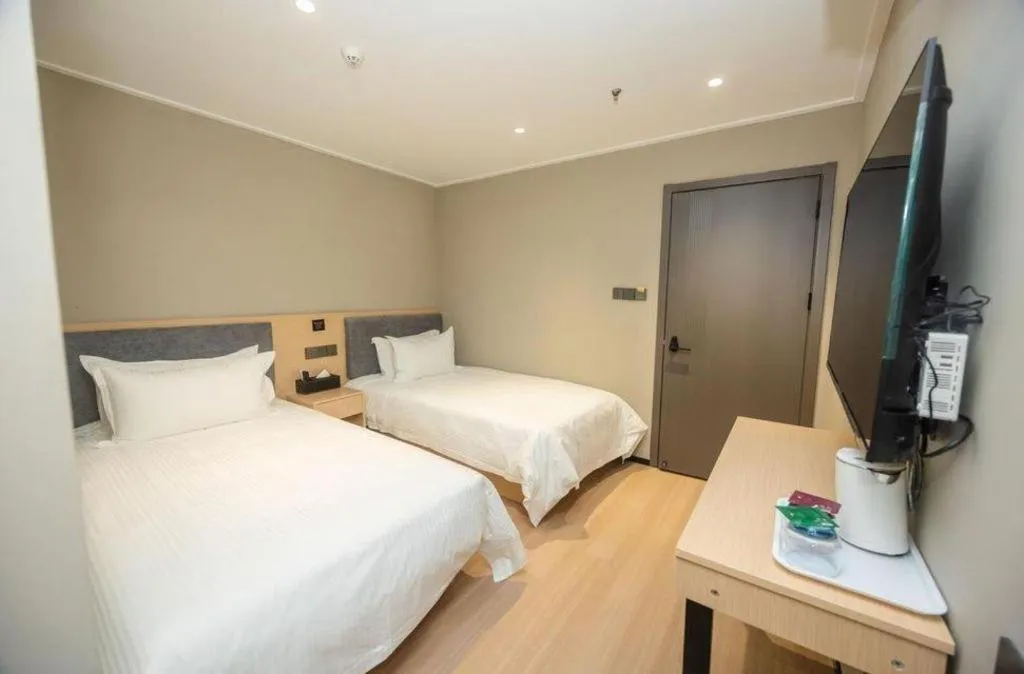 Bed in GreenTree Inn Shanghai South Railway Station Xujiahui Stadium Subway Station Shell Hotel