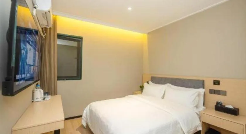 Bed in GreenTree Inn Shanghai South Railway Station Xujiahui Stadium Subway Station Shell Hotel