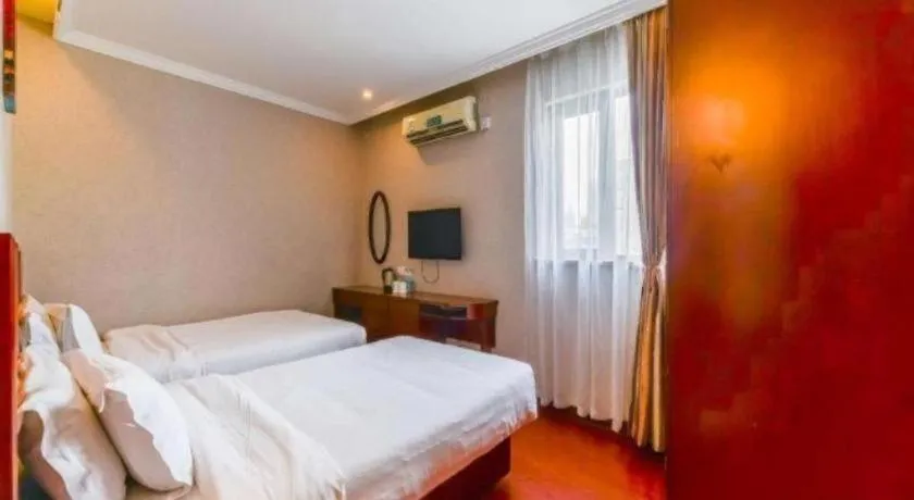 Bed in GreenTree Inn Shanghai South Railway Station Xujiahui Stadium Subway Station Shell Hotel