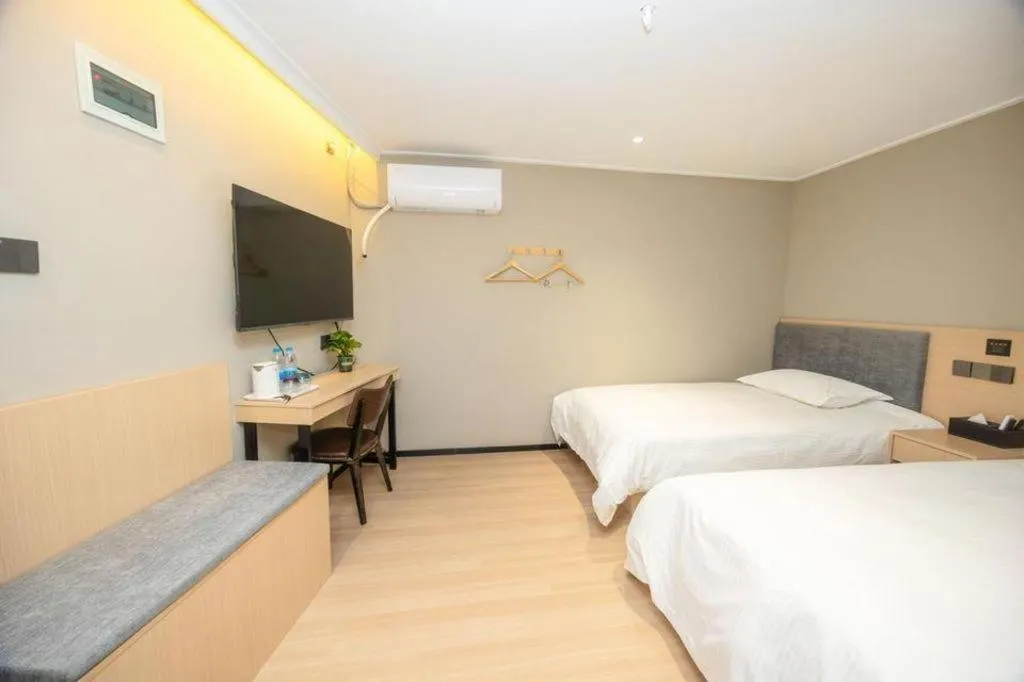 Bed in GreenTree Inn Shanghai South Railway Station Xujiahui Stadium Subway Station Shell Hotel