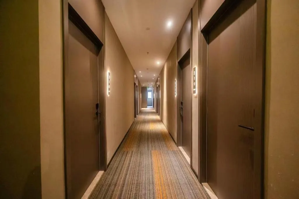 GreenTree Inn Shanghai South Railway Station Xujiahui Stadium Subway Station Shell Hotel