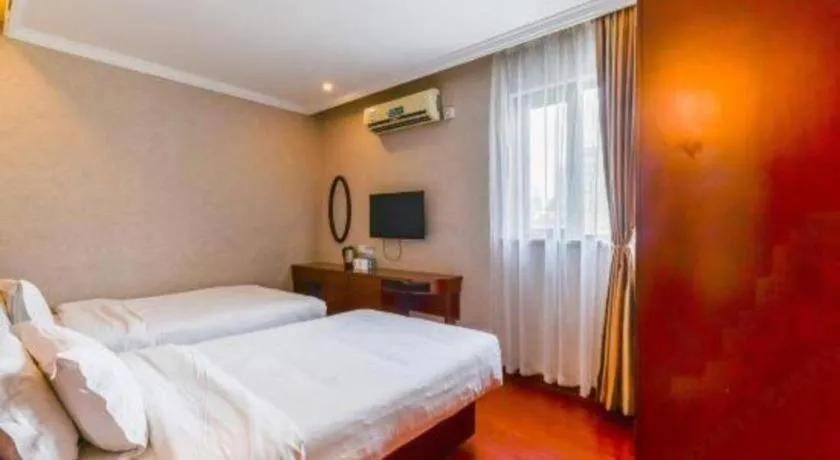 Bed in GreenTree Inn Shanghai South Railway Station Xujiahui Stadium Subway Station Shell Hotel
