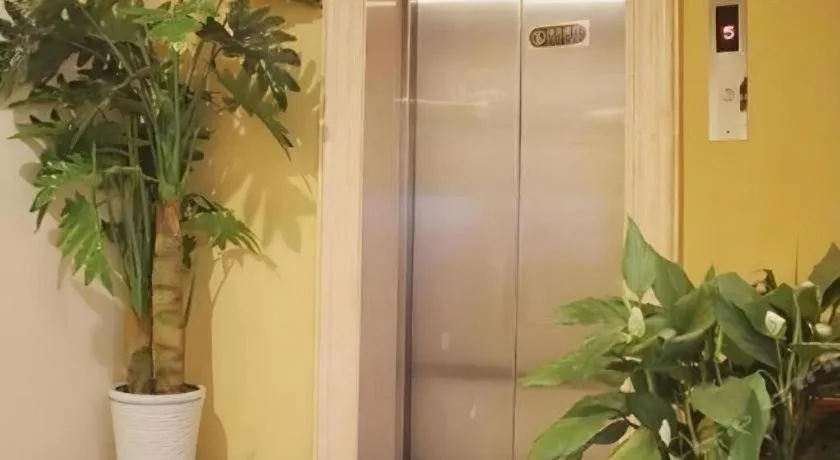 GreenTree Inn Shanghai South Railway Station Xujiahui Stadium Subway Station Shell Hotel