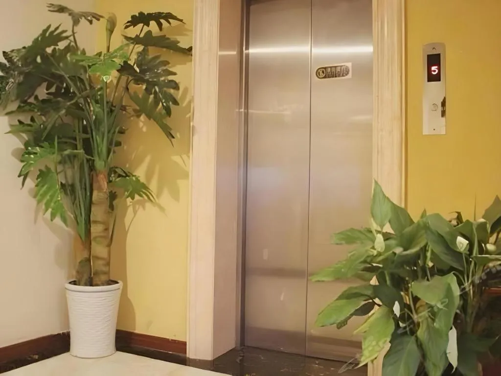 GreenTree Inn Shanghai South Railway Station Xujiahui Stadium Subway Station Shell Hotel