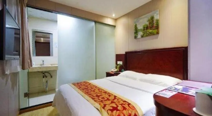 Bed in GreenTree Inn Shanghai South Railway Station Xujiahui Stadium Subway Station Shell Hotel