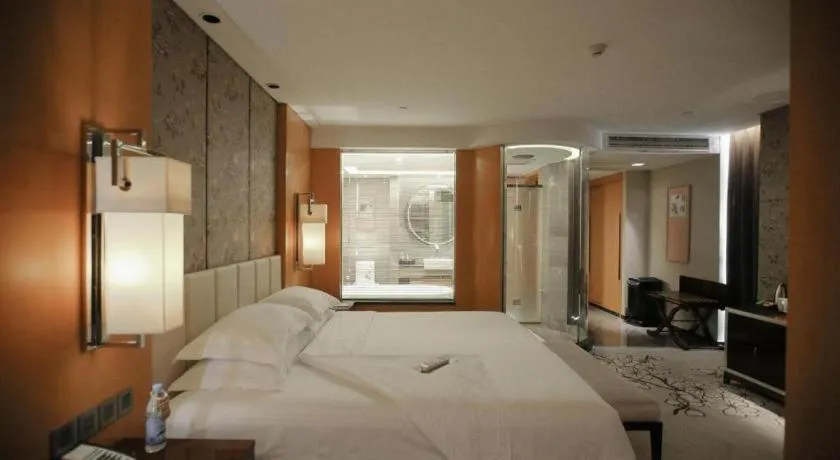 Bed in Zhangjiagang Zhonglian GDH International Hotel