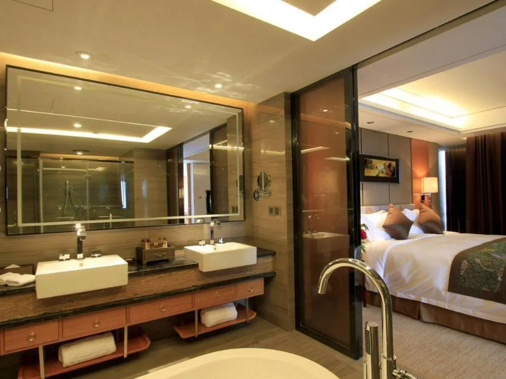 Bed in Zhangjiagang Zhonglian GDH International Hotel