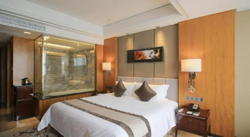 Bed in Zhangjiagang Zhonglian GDH International Hotel