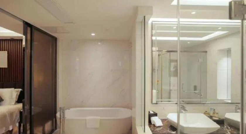 Zhangjiagang Zhonglian GDH International Hotel