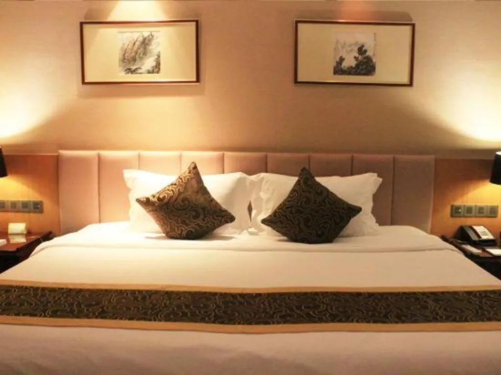 Bed in Zhangjiagang Zhonglian GDH International Hotel