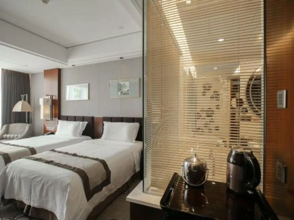 Bed in Zhangjiagang Zhonglian GDH International Hotel