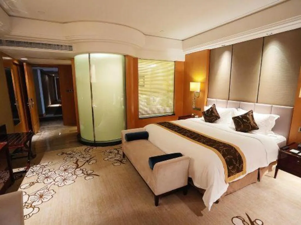 Bed in Zhangjiagang Zhonglian GDH International Hotel