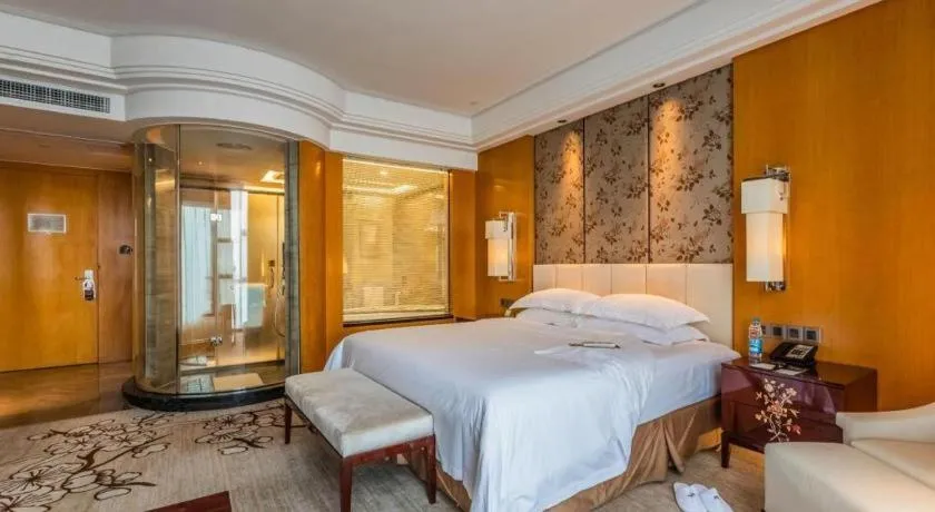 Bed in Zhangjiagang Zhonglian GDH International Hotel