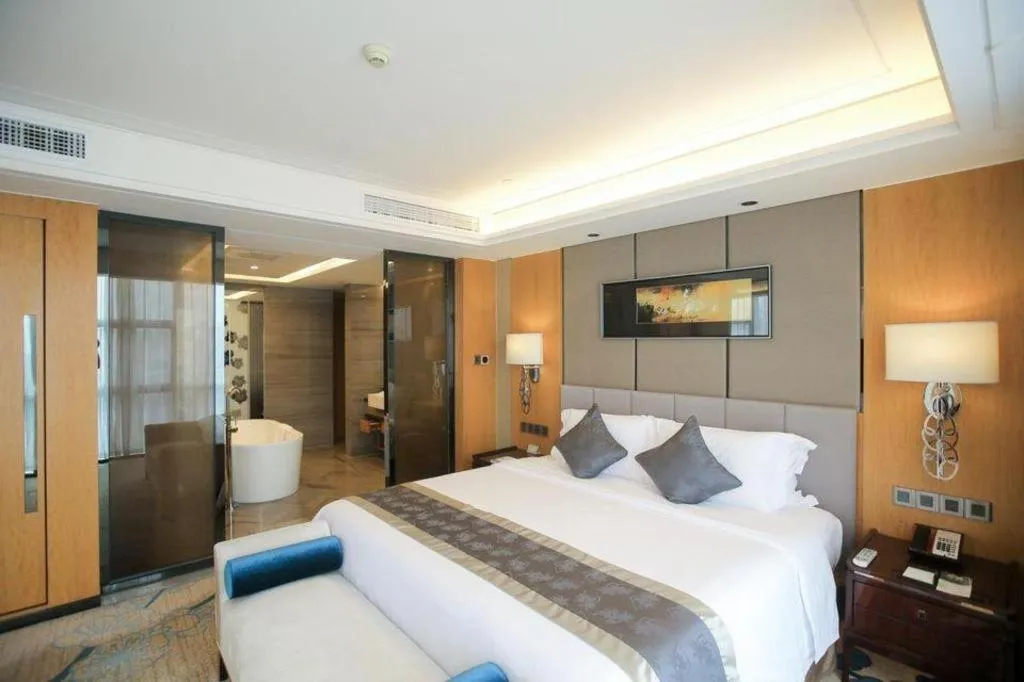 Bed in Zhangjiagang Zhonglian GDH International Hotel