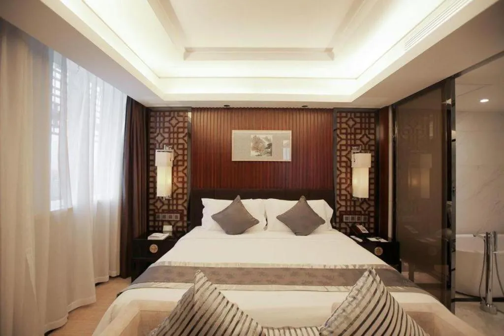 Bed in Zhangjiagang Zhonglian GDH International Hotel