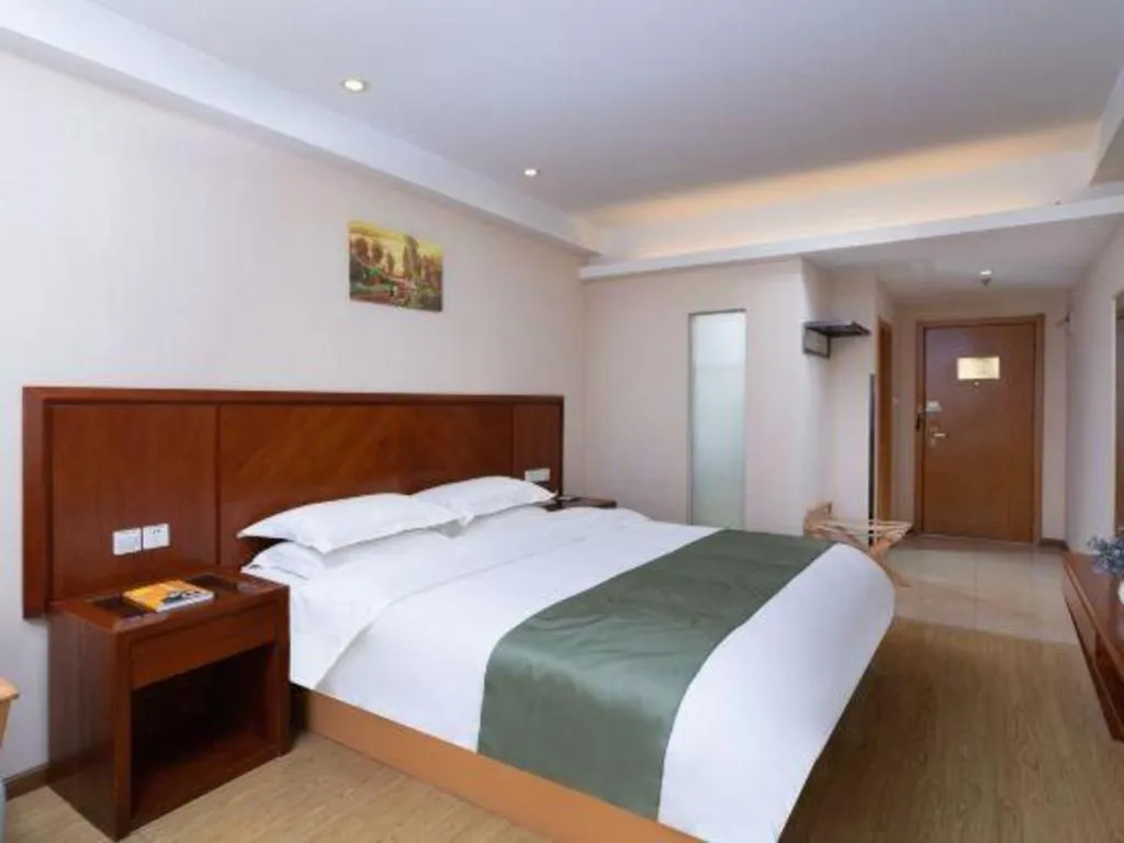 Bed in GreenTree Inn Shanghai Caohejing Development Zone Songjiang Park Jiuxin Road Business Hotel