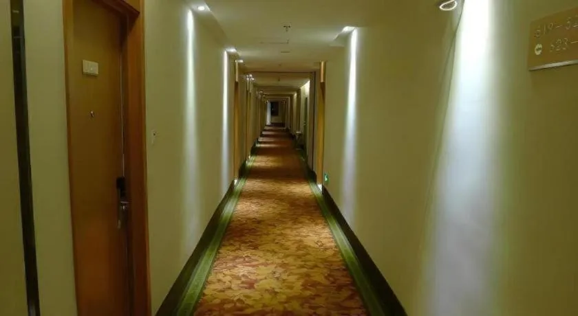 GreenTree Inn Shanghai Caohejing Development Zone Songjiang Park Jiuxin Road Business Hotel