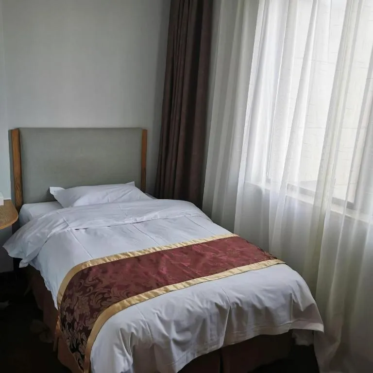 Bed in Xinxiang Zhongzhou Yihe Hotel